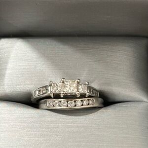 Elegant 14k White Gold Women's Ring Set